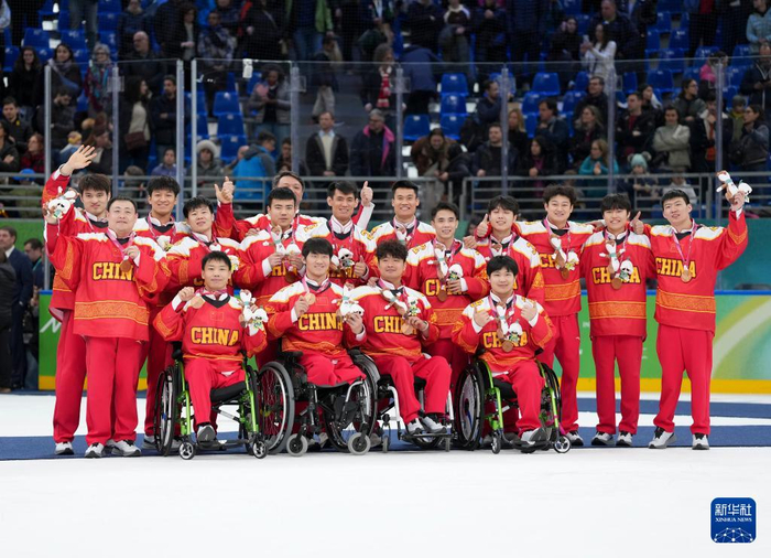 kaiyun-冬残奥会——残奥冰球：中国队夺得季军|捷克队|科尔|铜牌|米兰-科尔蒂纳冬残奥会残奥冰球铜牌赛|AC米兰_新浪体育_新浪新闻