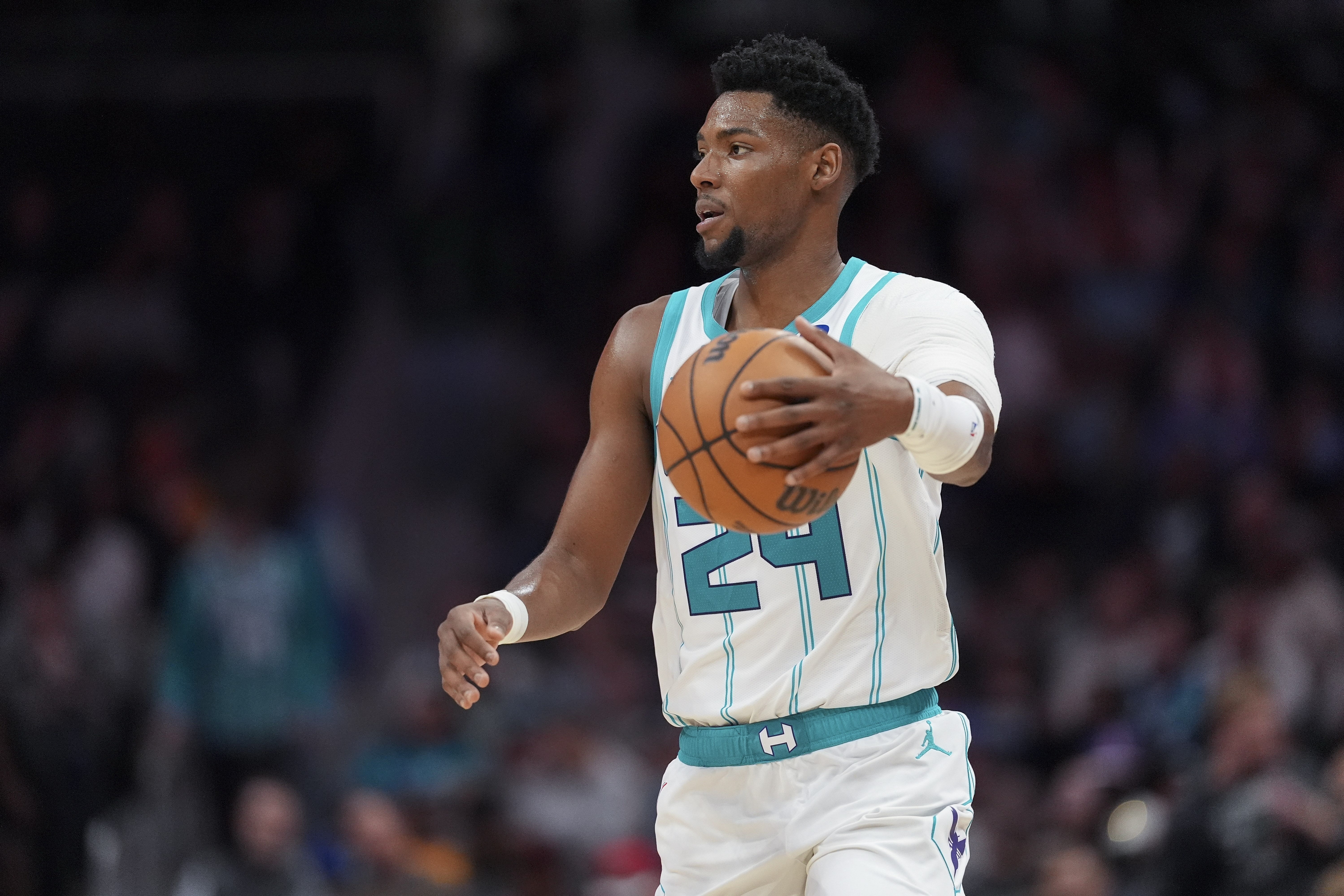 开云-手感好得多攻！布兰登·米勒打满首节 5中5&amp;三分3中3轰下16分！